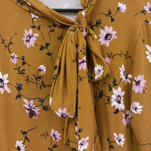 ANN TAYLOR Tan Floral Blouse Size M - Picture 2 of 5